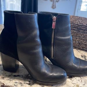 Ladies Michael Kors ankle boots zipper black